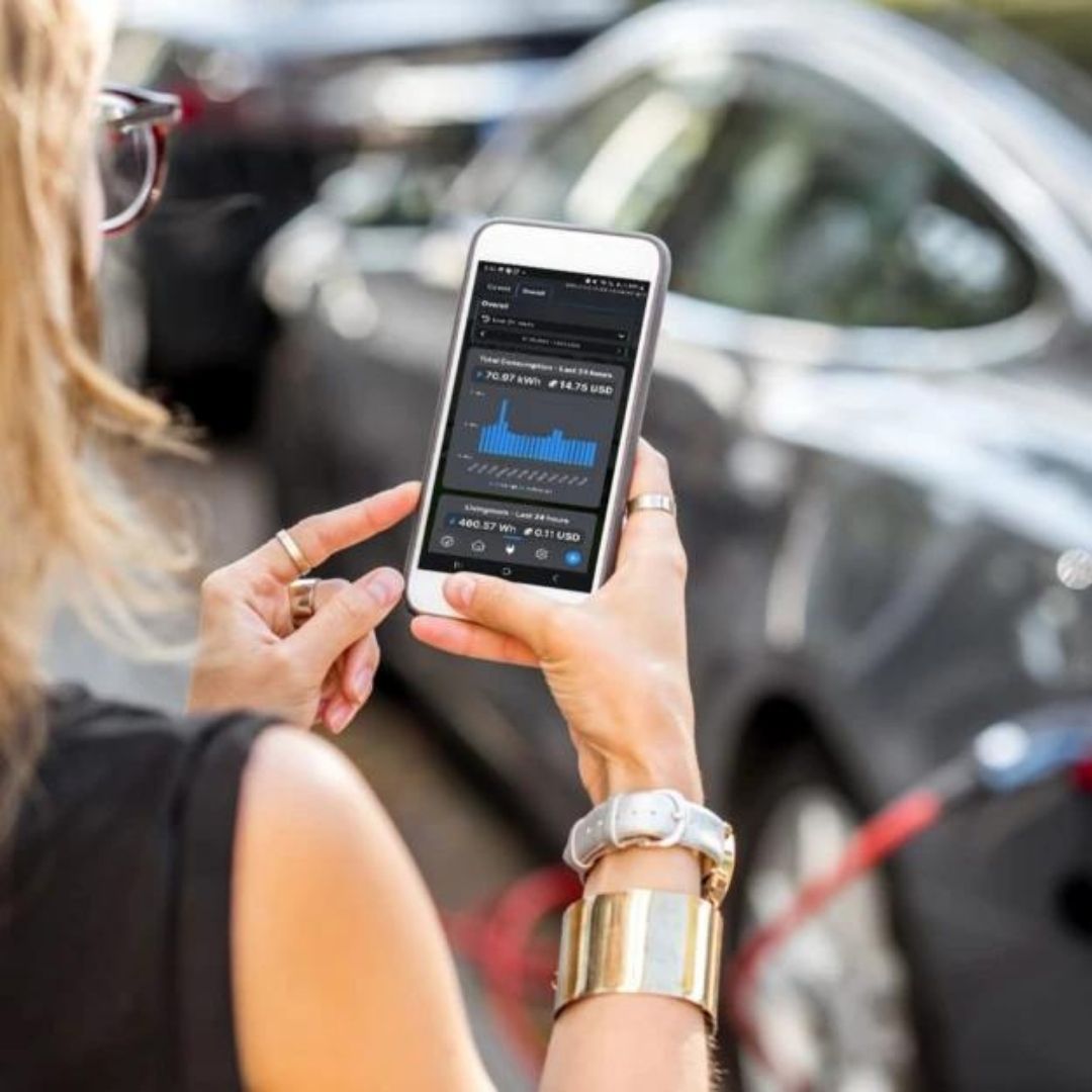 Shelly Plus Plug US con medición de potencia. El enchufe inteligente Wi-Fi que cabe en todas partes.