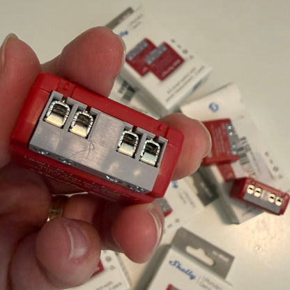 Shelly 1PM Mini Gen4. Relé inteligente compacto con Matter, Wi-Fi, Zigbee y medición de potencia.