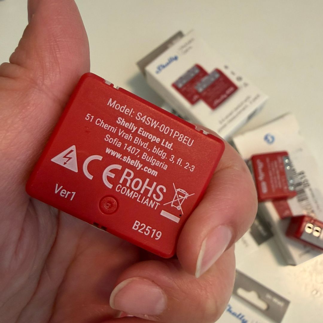 Shelly 1PM Mini Gen4. Relé inteligente compacto con Matter, Wi-Fi, Zigbee y medición de potencia.