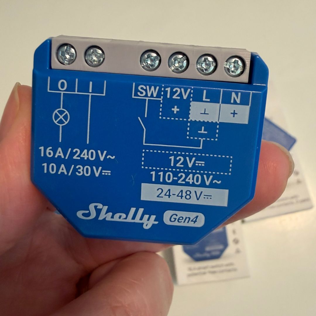 Shelly 1 Gen4. Interruptor de relé inteligente, 1 canal, 16 A, contactos secos. Wi-Fi, Zigbee, Matter. (Caja abierta)