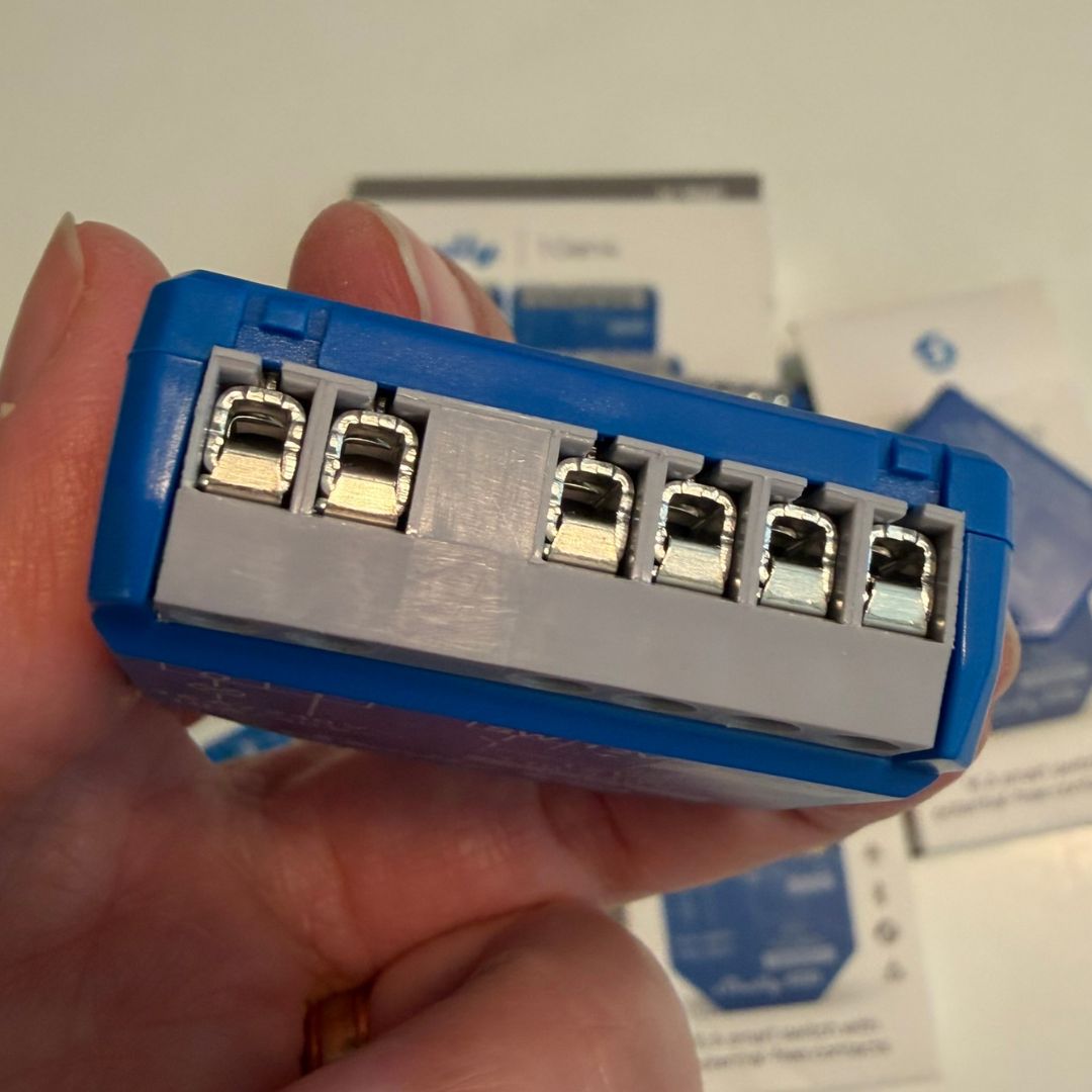 Shelly 1 Gen4. Interruptor de relé inteligente, 1 canal, 16 A, contactos secos. Wi-Fi, Zigbee, Matter. (Caja abierta)