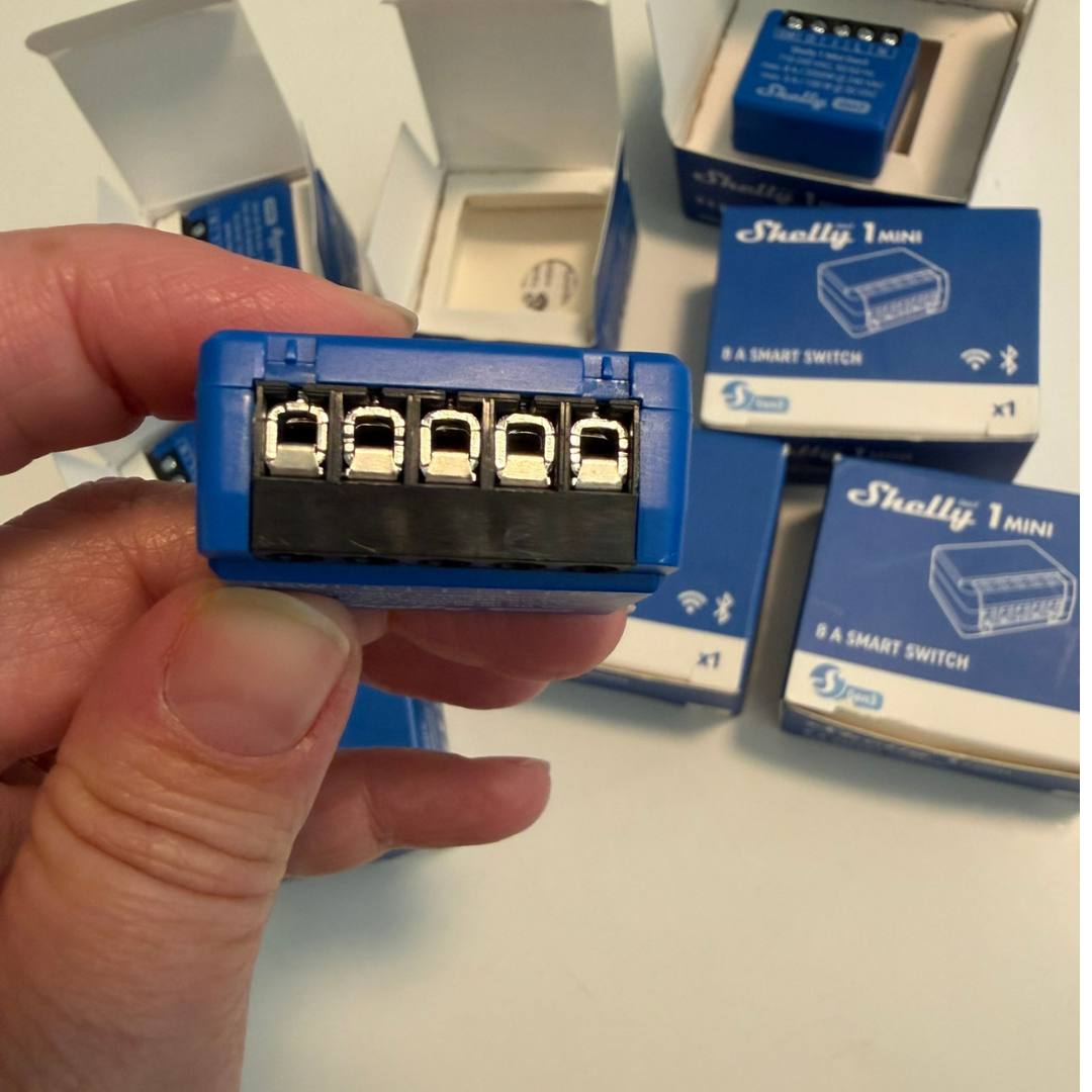 Shelly 1 Mini Gen3. El interruptor de relé inteligente Wi-Fi más pequeño, 1 canal, 8 A, contactos secos (caja abierta)