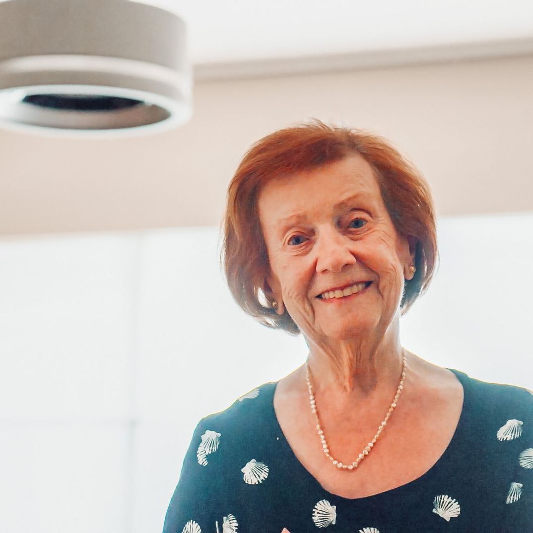 Florentina, an 85-year-old woman, happy with her Nobi lamp