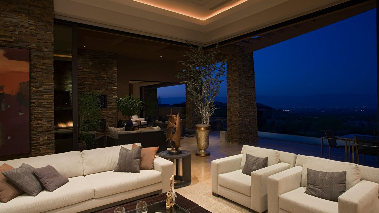 house gallery illuminated with Proluxe LEDs
