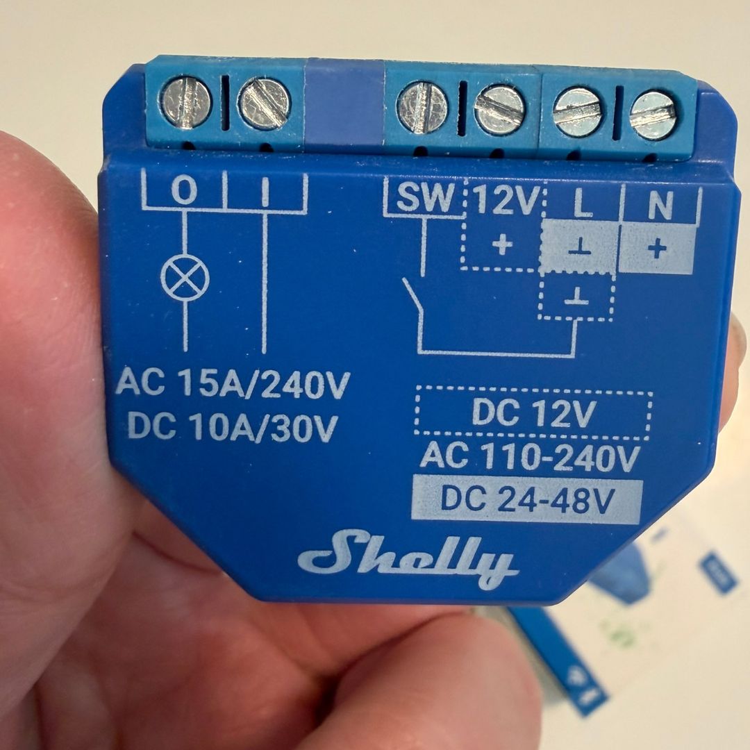 Shelly Plus 1 UL. WiFi Smart Relay Switch 15A, 1 Channel with Dry Contacts, No Hub Required. For Lights, Garage Doors & Automation (Open Box)