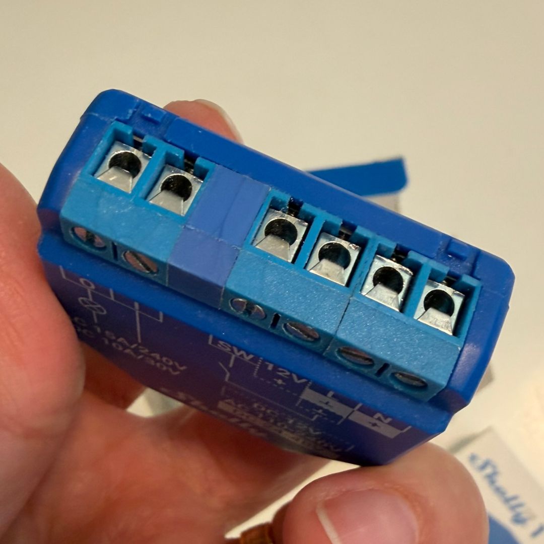 Shelly Plus 1 UL. WiFi Smart Relay Switch 15A, 1 Channel with Dry Contacts, No Hub Required. For Lights, Garage Doors & Automation (Open Box)