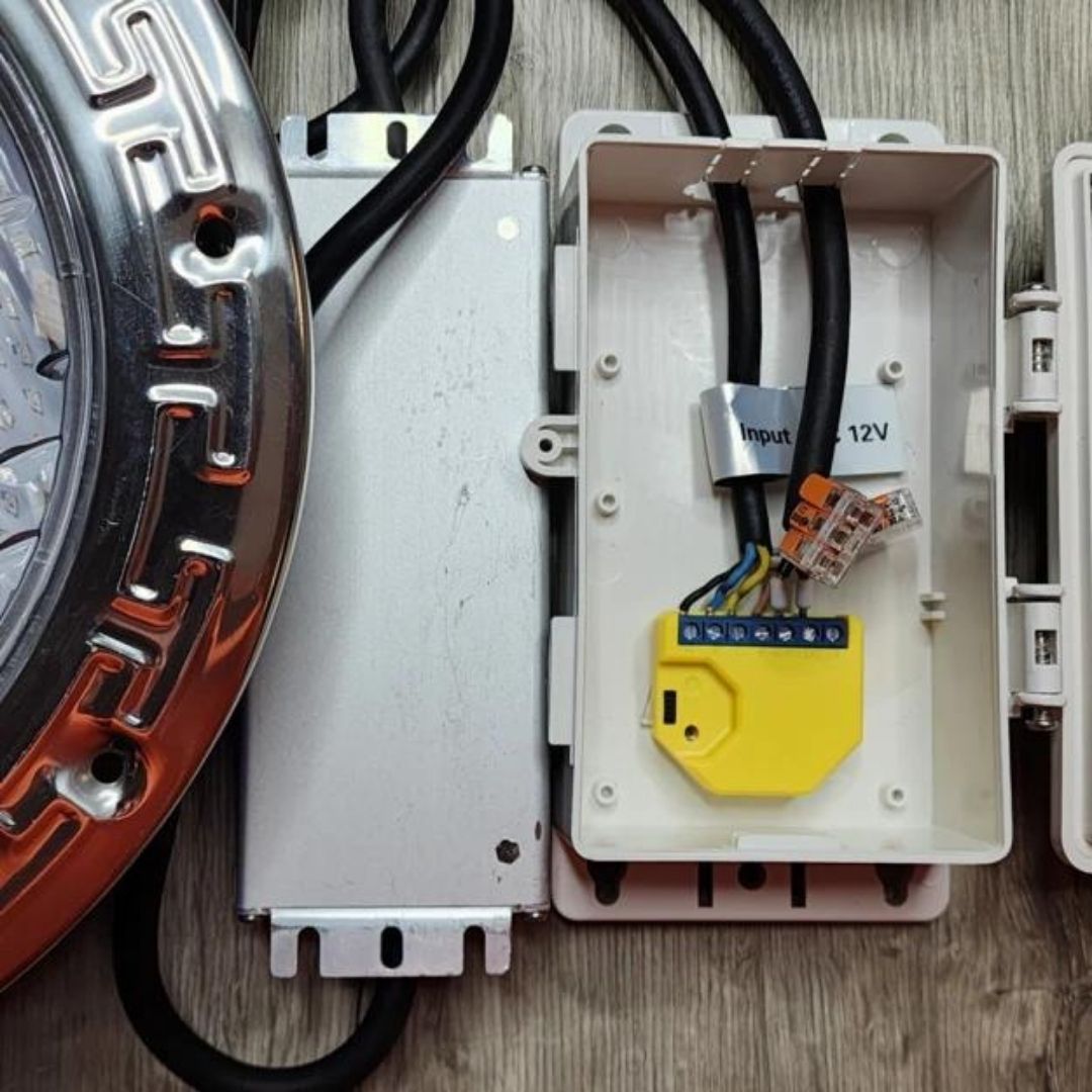 Shelly RGBW2. The smallest smart Wi-Fi solution for any LED strips. RGB+W, 4x single color LED strips or any LED dimmable lights (Open Box)