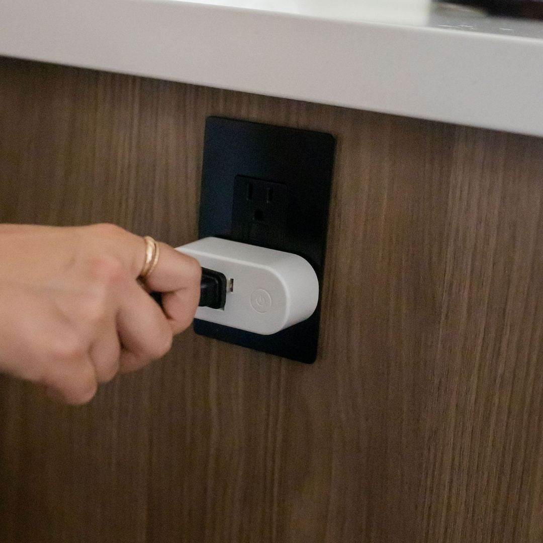Shelly Plus Plug US con medición de potencia. El enchufe inteligente Wi-Fi que cabe en todas partes.