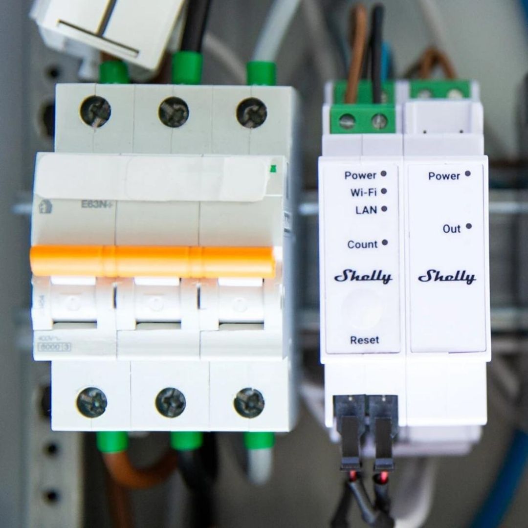 Complemento de interruptor Shelly Pro 3EM. Interruptor inteligente de riel DIN profesional con complemento de contactos secos para Pro 3EM