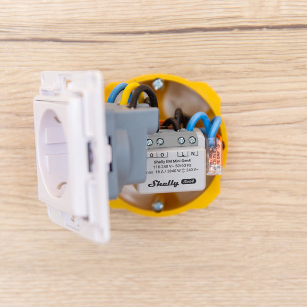 Shelly EM Mini Gen4. Medidor de energía inteligente Matter, Wi-Fi, Zigbee y Bluetooth