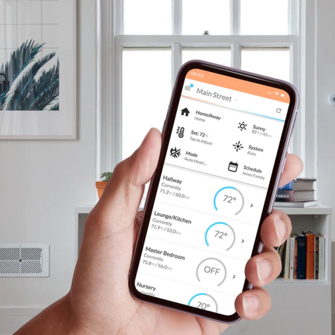 hand with phone showing the free app