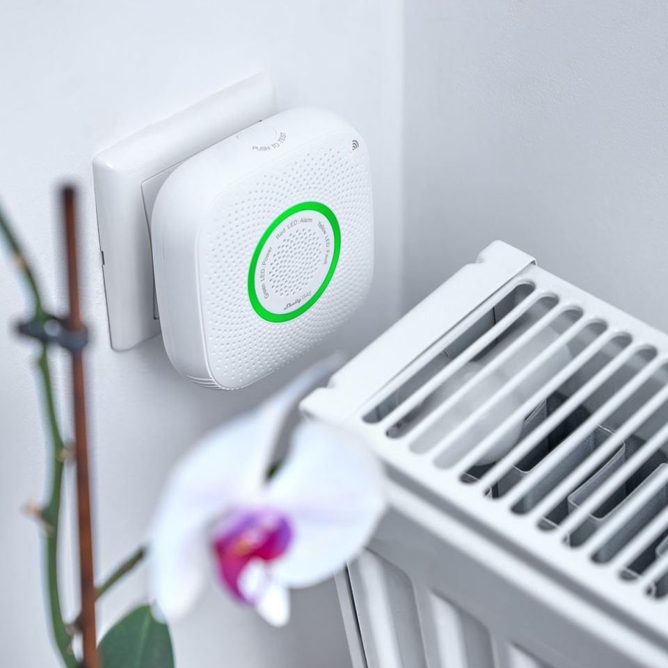 Shelly gas CNG detector next to a radiator