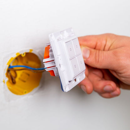 Shelly Plus I4. Controlador de 4 entradas digitales operado por Wi-Fi para escenas inteligentes y control de acciones mejorado.