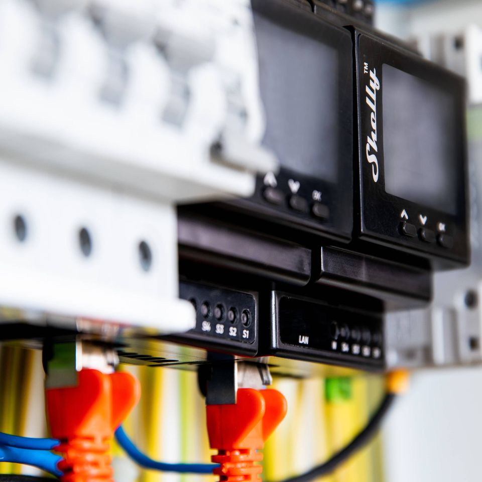 Shelly Pro 4 PM. Professional 4-channels DIN rail smart relay up to 40 ...